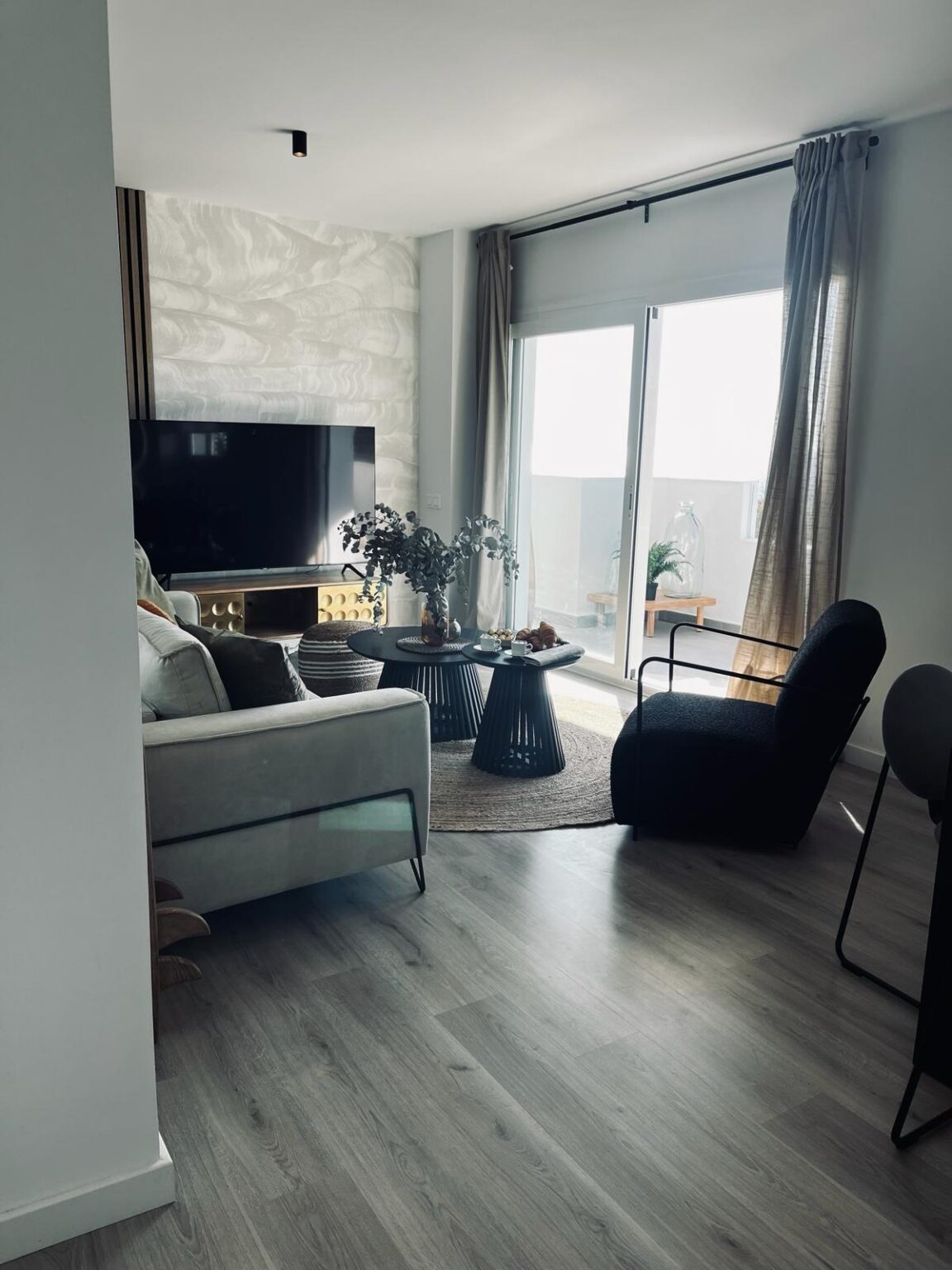 Equipo de Renueva Siglo XXI realizando obra de reforma en vivienda de Málaga